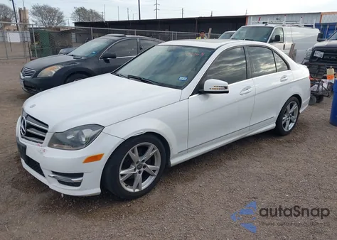 2014 Mercedes-Benz C-Class C 250 Sport z USA, uszkodzony, nr VIN WDDGF4HBXEA956233